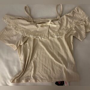 2/10 ✨NWT, Off the shoulder top
